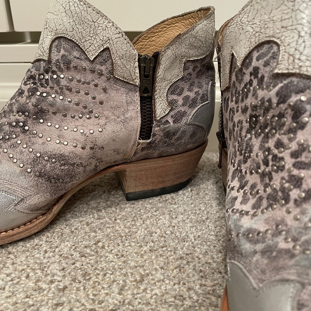 Old Gringo Yippee Ki Yay Collection Silver and Brown Western Ankle Boots - Picture 3 of 6